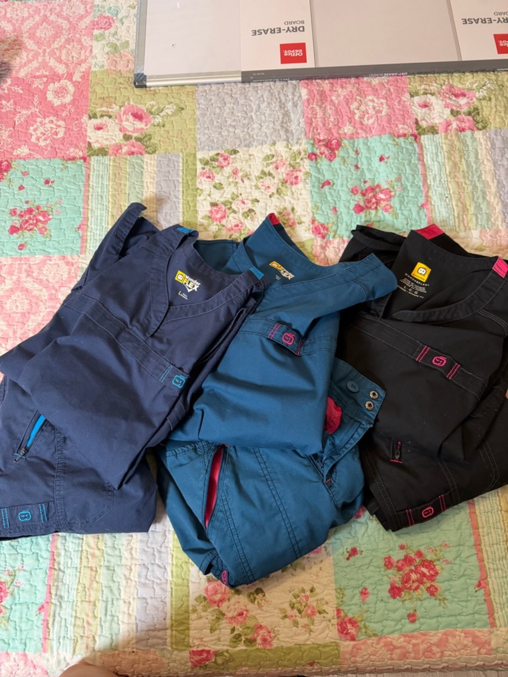 Wonderflex Women's Scrub Pants - Teal, Navy & Black with zip pockets.  Can split